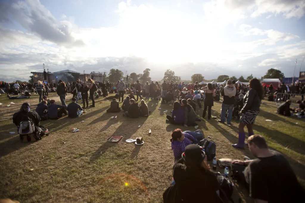 Festivalgoers and atmosphere at Sonisphere 2011